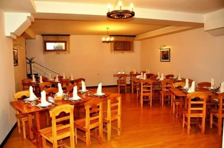 Amanz Hostel And Restaurant Ереван Екстериор снимка